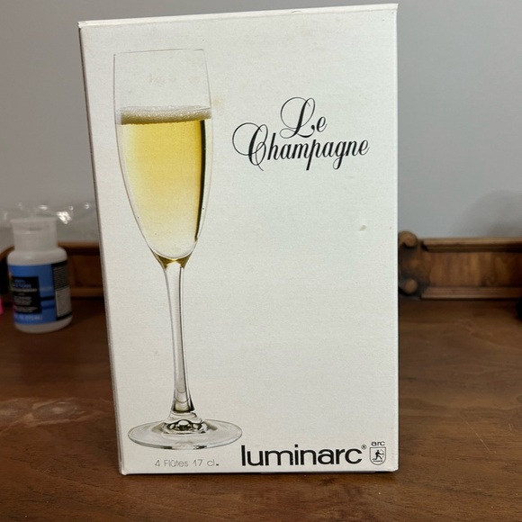 NIB Clear Champagne Flute Glasses - Picture 5 of 5